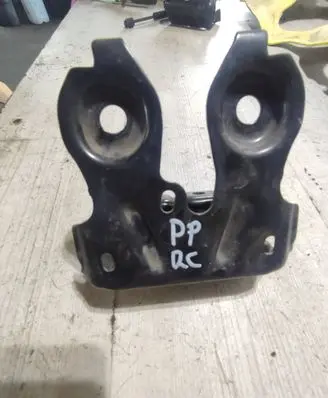 Lexus RC Sway bar bush bracket, front 