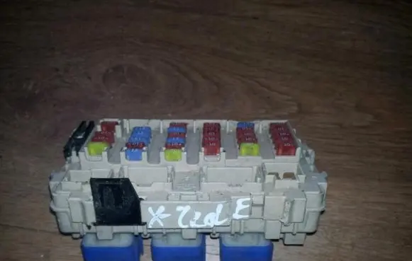 Nissan X-Trail T30 Fuse box set eq3