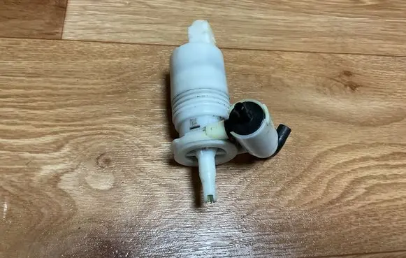 Mini One - Cooper R50 - 53 Windscreen/windshield washer pump 