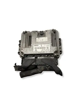 Hyundai i30 Engine control unit/module 0281016011 1039S28615 391052A767