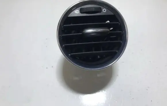 Peugeot 3008 I Dash center air vent grill y05201