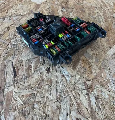 BMW 5 F10 F11 Fuse module 9252813 1703345 15081101864220