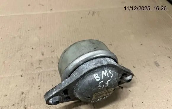 Engine mount bracket