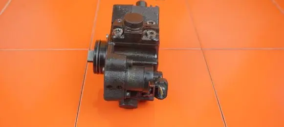 Opel Corsa E Fuel injection high pressure pump 55255416 B13DTC