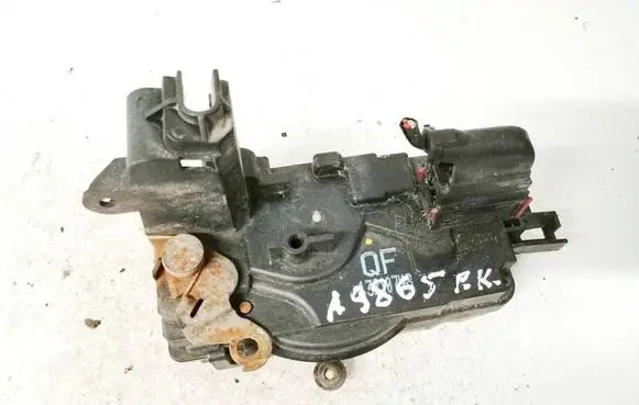 Opel Astra H Front door lock 13210748