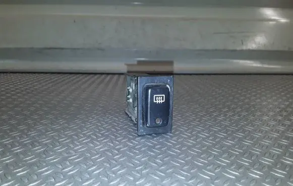 Suzuki Vitara (ET/TA) Windscreen/window heater switch 