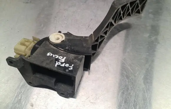 Ford Focus Accelerator throttle pedal 2M519F836AE