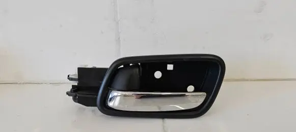 Honda CR-V Front door interior handle