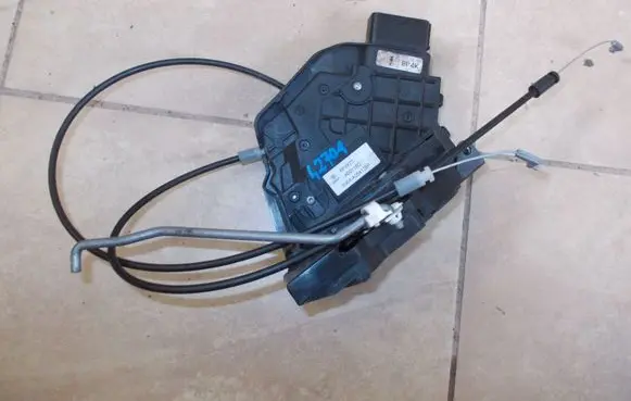 Mazda 3 I Rear door lock