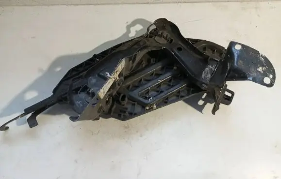 Skoda Octavia Mk2 (1Z) Headlight/headlamp mounting bracket 17035201 V704352