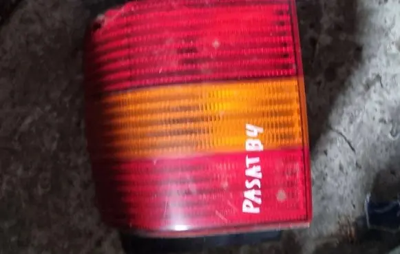 Volkswagen PASSAT B4 Front reflector 7215541