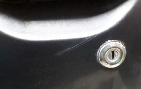 Nissan Primera Front door lock (next to the handle) 