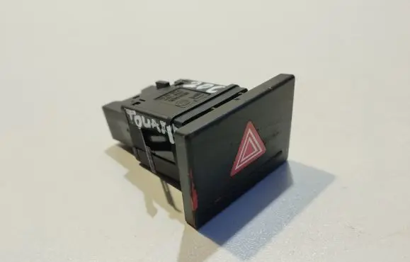 Volkswagen Touareg I Hazard light switch 7L6953235