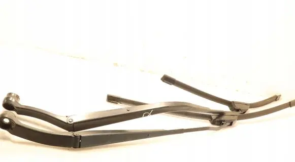 Front wiper blade arm