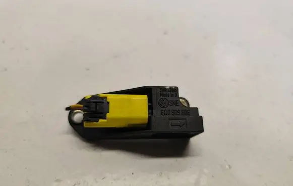 Volkswagen Caddy Airbag deployment crash/impact sensor 5WK42895 6Q0909606