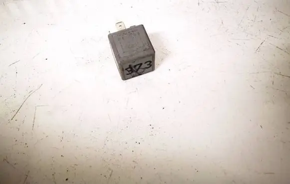 Skoda Superb B5 (3U) Other relay 8d0951253a v23134-b52-x301
