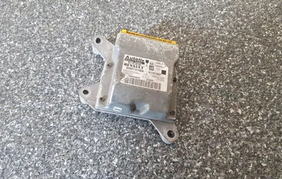 Renault Trafic II (X83) Airbag control unit/module 8200112746A