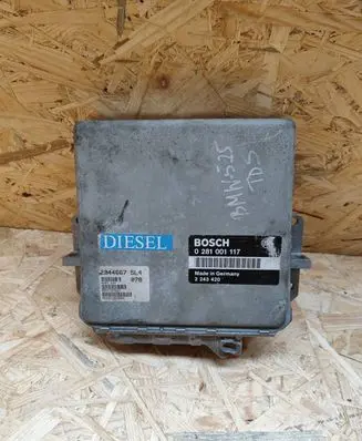 BMW 5 E39 Engine control unit/module 0281001117 2243420
