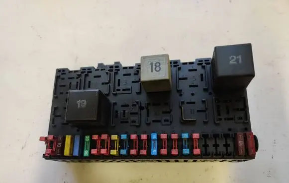 Volkswagen Multivan T4 Fuse box set 357937039