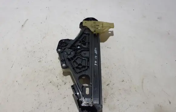 Renault Captur II Rear window lifting mechanism without motor 827216497R