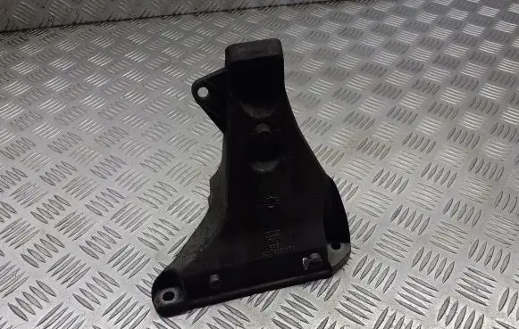 Volkswagen PASSAT B5.5 Engine mounting bracket 8D0199308AB