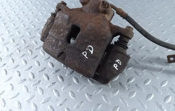 Hyundai i40 Front brake caliper 581303Z700