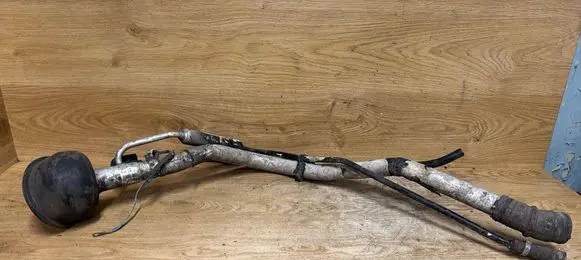 Volvo S80 Fuel tank filler neck pipe 09141401 1X086192