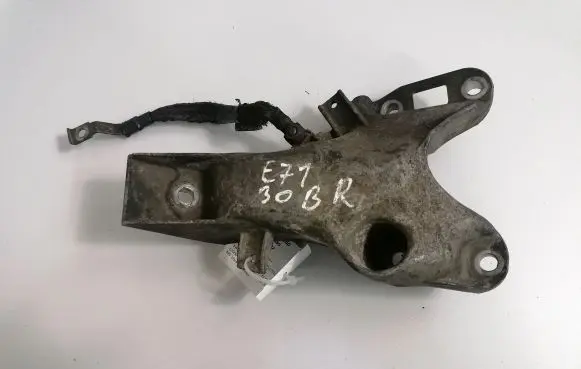 BMW X5 E70 Engine mounting bracket 6778331
