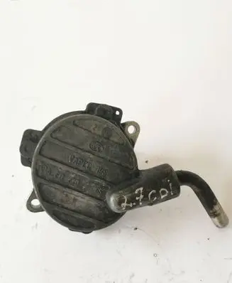 Mercedes-Benz C W203 Vacuum pump A6122300065