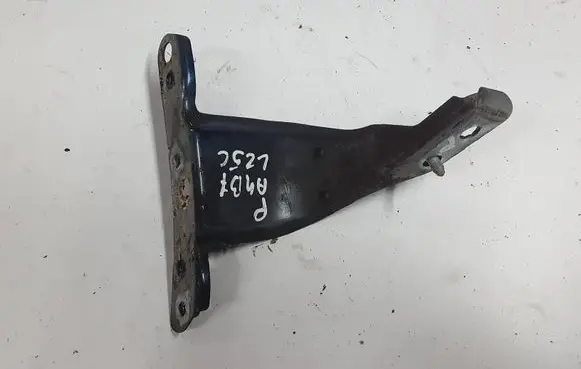 Audi A4 S4 B7 8E 8H Fender mounting bracket 
