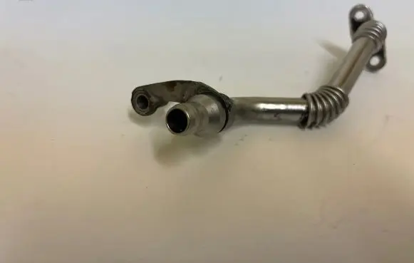 BMW 7 F01 F02 F03 F04 Turbo turbocharger oiling pipe/hose 7577011