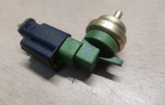 Opel Mokka B Coolant temperature sensor 2690438