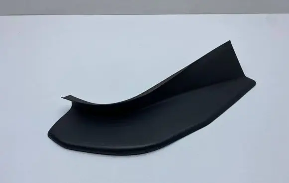 Rear/tail light trim molding