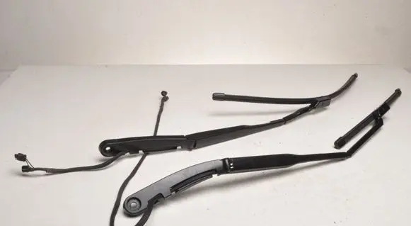 Volvo XC60 Front wiper blade arm W000078545