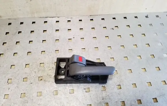 Toyota RAV 4 (XA20) Rear door interior handle