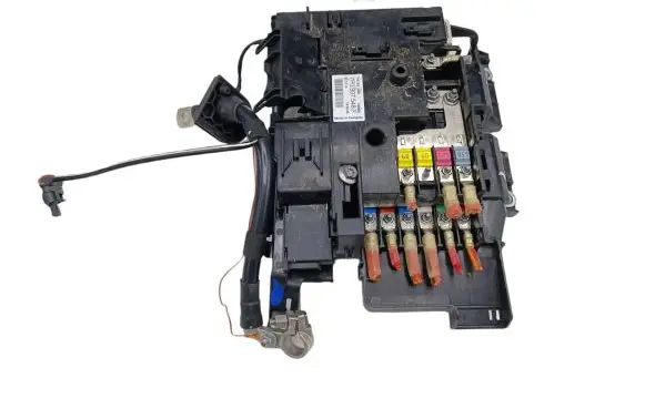 Volkswagen Touareg II Fuse module 7P0937548
