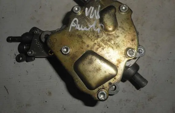 Volkswagen Jetta V Vacuum pump 038145209A