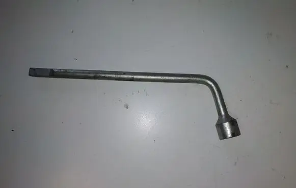 Toyota Corolla Verso E121 Wheel nut wrench 