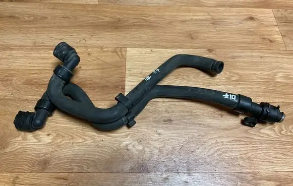 Opel Insignia A Engine coolant pipe/hose 13220138DA 565563897