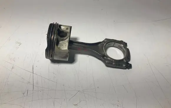 BMW 6 F06 Gran coupe Piston with connecting rod 7646892