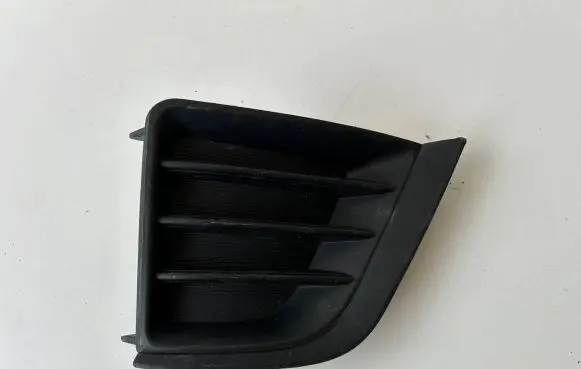 Toyota RAV 4 (XA40) Front bumper lower grill 81481-02370