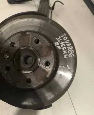 Volkswagen Touareg I Front wheel hub spindle knuckle 7L0407258A