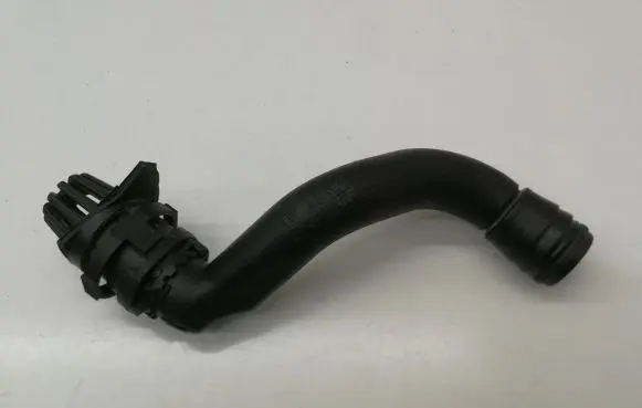 Volkswagen PASSAT B8 Breather hose/pipe 5Q0129637C