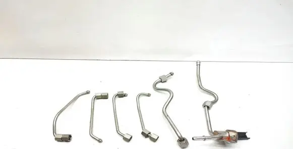 BMW 3 E90 E91 Fuel injector supply line/pipe 7547883