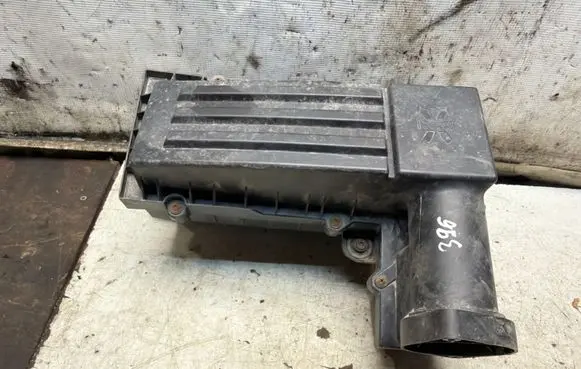 Volkswagen Golf V Air filter box 3C0129607BA