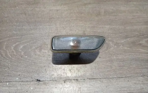 Volvo S60 Front fender indicator light 8658945