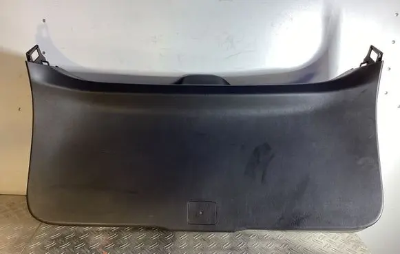 Tailgate trim