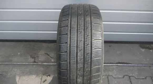 Volkswagen Golf Plus R17 summer tire 50R17