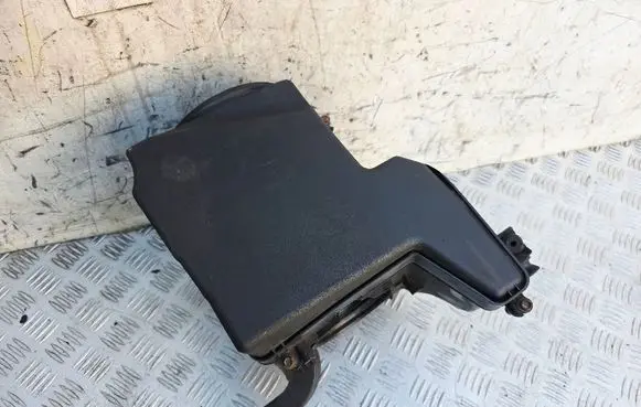 Ford Kuga I Air filter box 7M519600BF