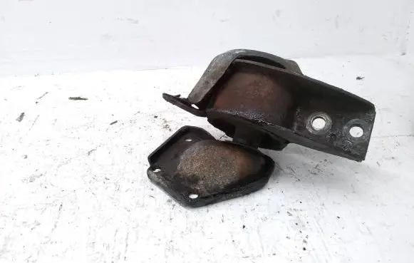 Smart ForTwo I Engine mount bracket